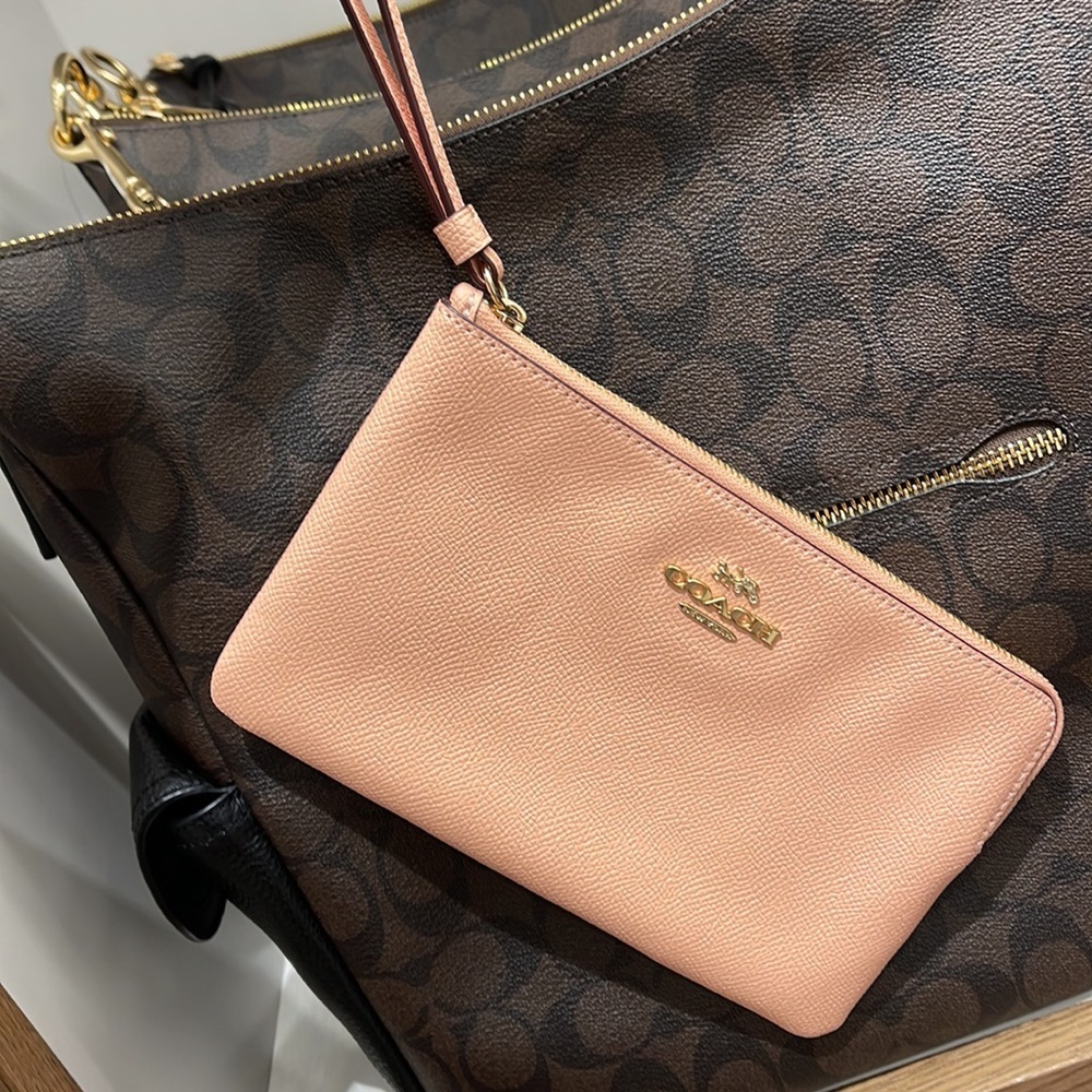 Coach Large Corner Zip Wristlet
IM/Faded Blush - Picture 14 of 16